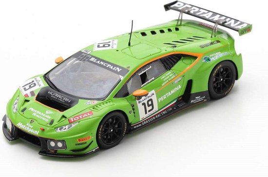De 1:43 Diecast modelauto van de Lamborghini Huracan LP620-2 Team GTR Grasser Racing # 19 van de 24H Spa in 2015.De coureurs waren A. Palmer / J. Mul en F. Babini.De fabrikant van het schaalmodel is Spark.Dit model is alleen online beschikbaar. van Spark
