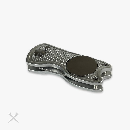 Golftrends Metalen Pitchfork - Golfaccessoires - Golf Green Repair - Inclusief Marker van Golftrends