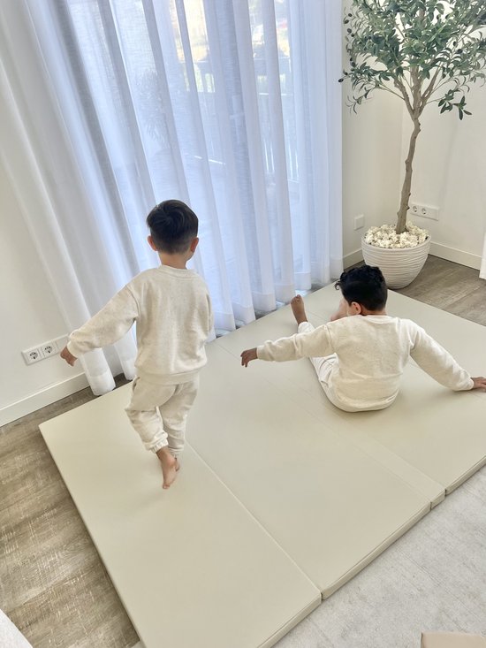 HENVAE® - Speelmat - foam - 200 x 140 cm - Beige - 4 cm EXTRA DIK - Veilig - Kruipmat - Speelkleed - Speelmat kinderkamer - Speelmat baby - Premium - Opvouwbaar – Dubbelzijdig – Turnmat - Klimwand – Babygym - Gymnastiekmat - Yoga mat - Kinderopvang van HENVAE®